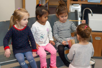 Lekker tussendoortje bij peuteropvang - Up Kinderopvang aan de P.C. Boutenslaan in Rijswijk